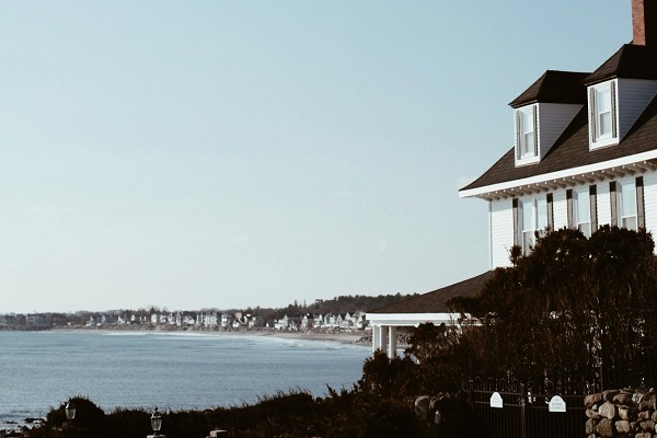 Coastal home overlooking the ocean in North Hampton NH